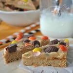Peanut Butter Cookie Bars- triple layer #peanutbutter bars with Reese