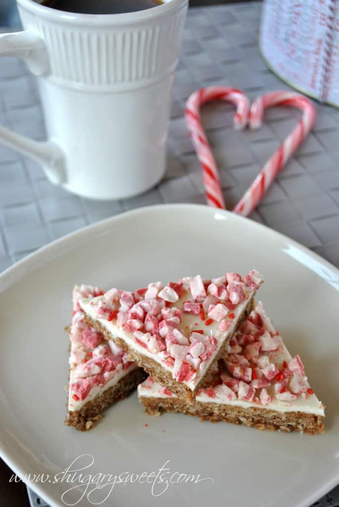 Peppermint Mocha Cookie Crisps- crunch cookie base topped with White chocolate and Andes peppermint #peppermint #fbcookieswap @shugarysweets