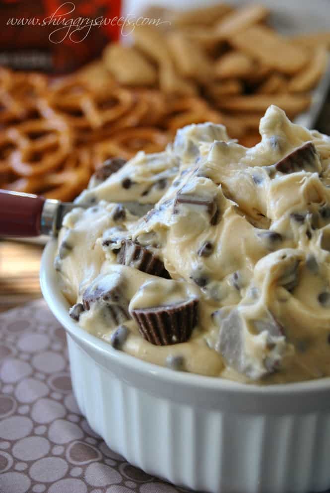 Reese's PB Cookie Dough Dip: a creamy cookie dough dip (no egg) that is perfect for your next party! #Reese's #peanutbutter #gameday @shugarysweets