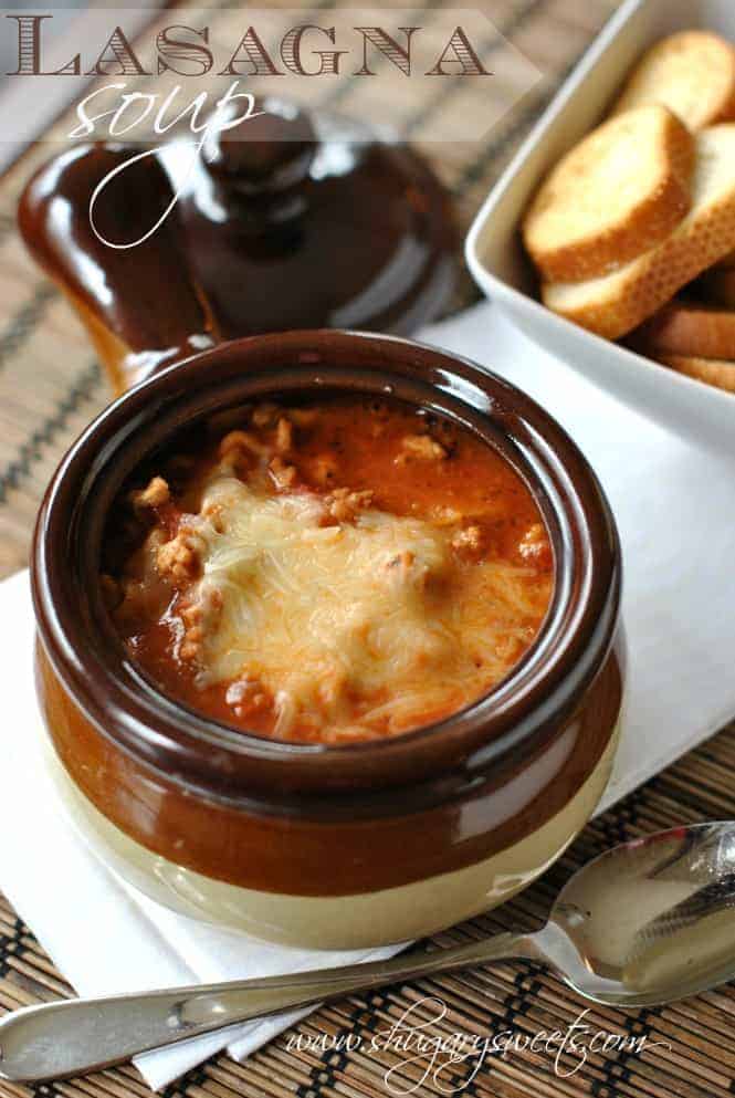 Lasagna Soup: the perfect weeknight dinner, easy and delicious #pork #lasagnasoup @shugarysweets