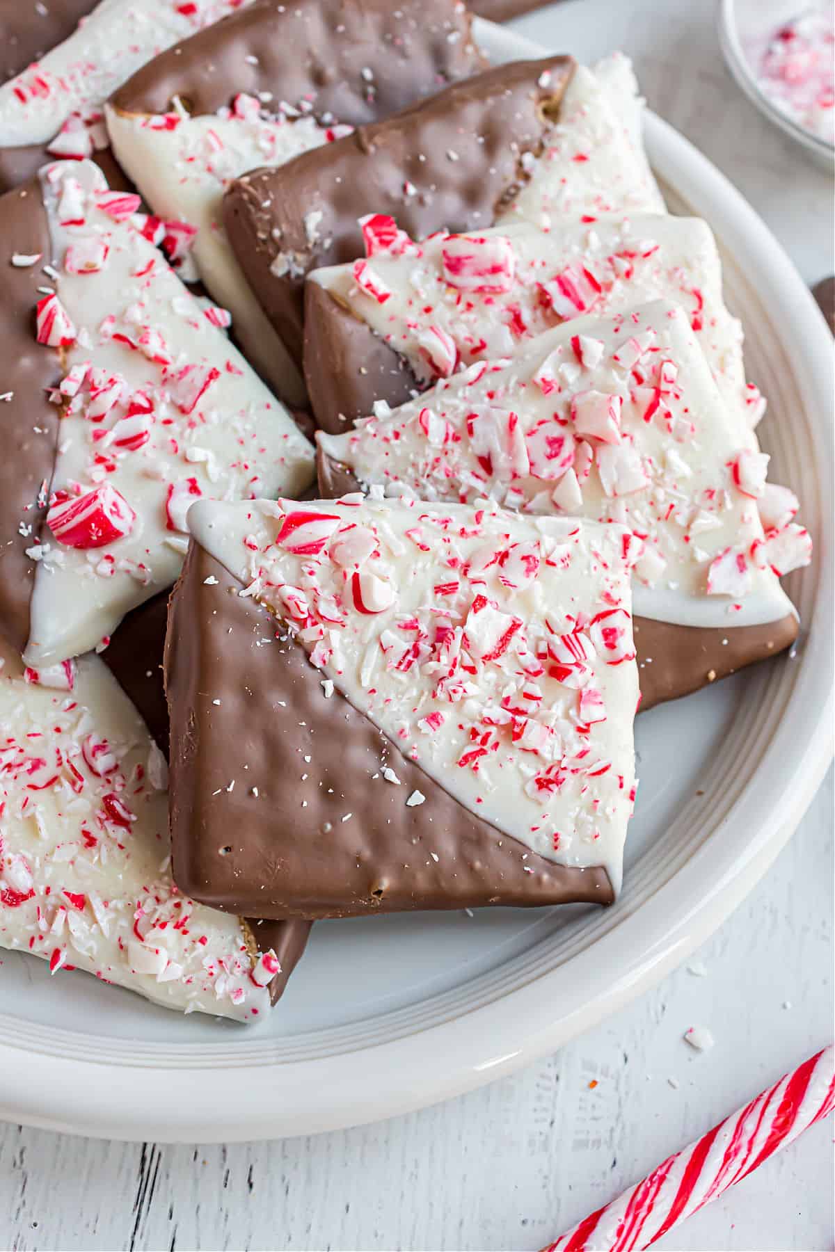 Graham crackers dipped in milk and white chocolate with peppermints.