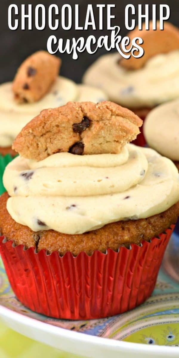 Single Cookie Dough Cupcake mit einem Cookie auf der Oberseite