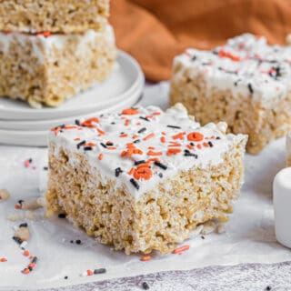 Rice krispie treat square with pumpkin spice and white chocolate.