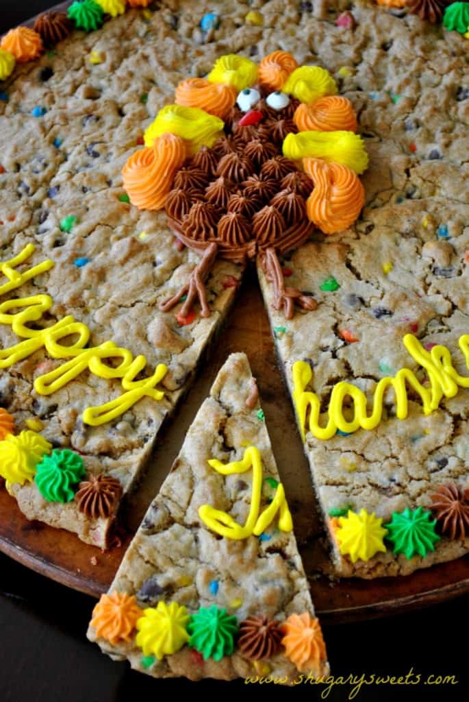 Chocolate Chip Cookie Pizza: celebrate the holidays with a delicious, homemade cookie cake!