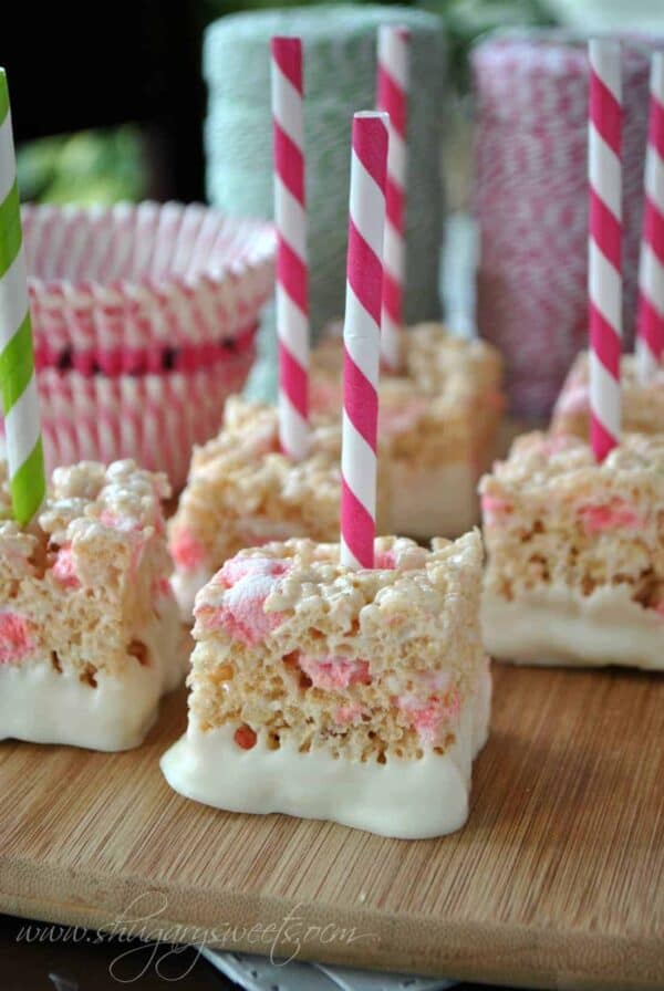 Peppermint Krispie Treats- candy cane #jell-o pudding mix gives these treats their peppermint flavor! Add in some peppermint marshmallows and dip in white chocolate...cute holiday treat! www.shugarysweets.com