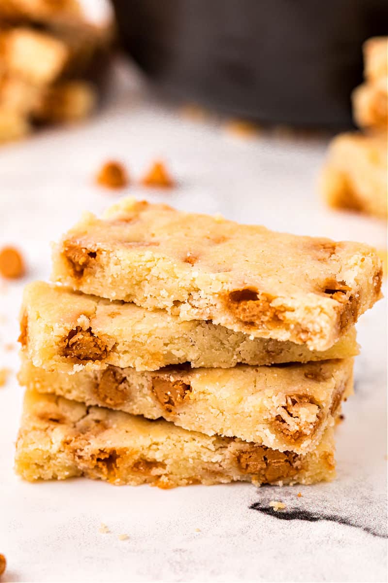 Stack of four shortbread cookie bars.