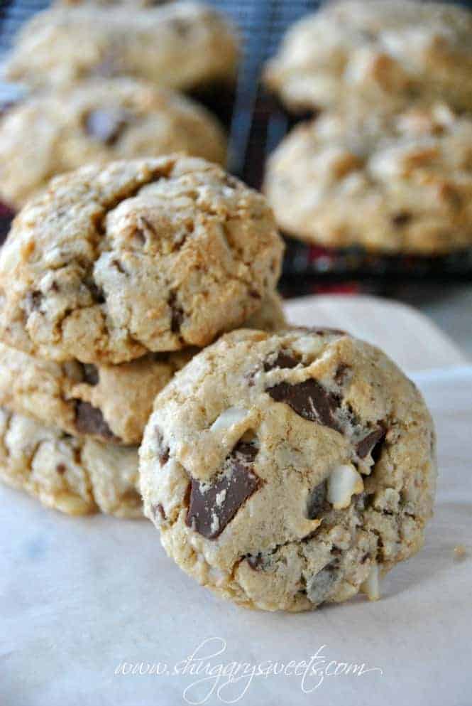 Milk Chocolate Macadamia Nut Cookies: soft, chewy cookies AKA Sausalito's #milkchocolate #macadamianut www.shugarysweets.com