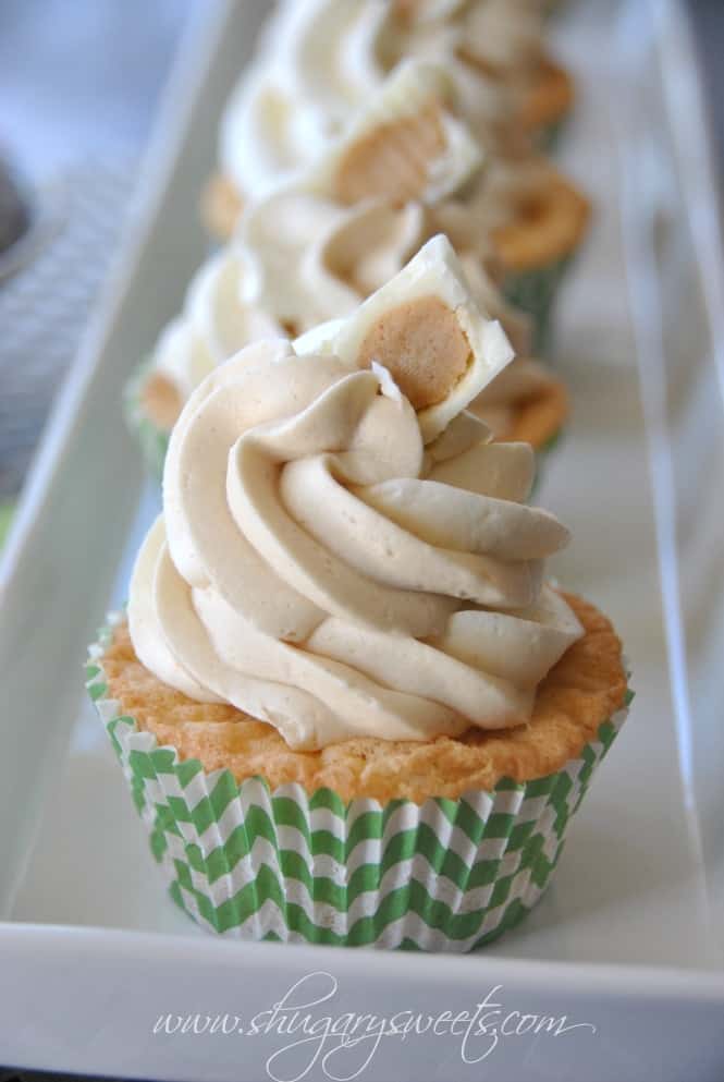 White Chocolate Cupcakes topped with Peanut butter Frosting: inspired by Reese's white chocolate PB cups #peanutbutter #Reese's www.shugarysweets.com