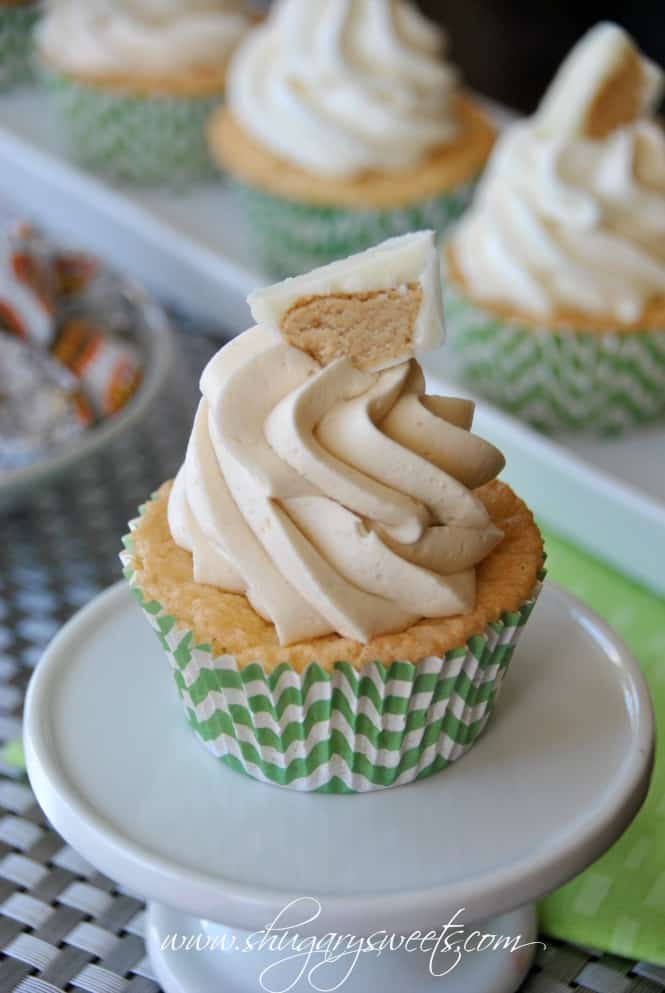 White Chocolate Cupcakes topped with Peanut butter Frosting: inspired by Reese's white chocolate PB cups #peanutbutter #Reese's www.shugarysweets.com
