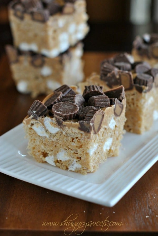 Fluffernutter Krispie Treats: a delicious chocolate peanut butter and marshmallow treat, easy and no bake too! #reeses