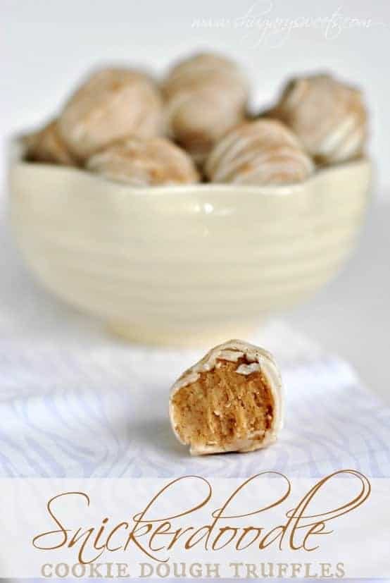 Snickerdoodle Cookie Dough Truffles: delicious no-egg cookie dough centers dipped in a cinnamon sugar vanilla coating. Perfect treat! #snickerdoodle