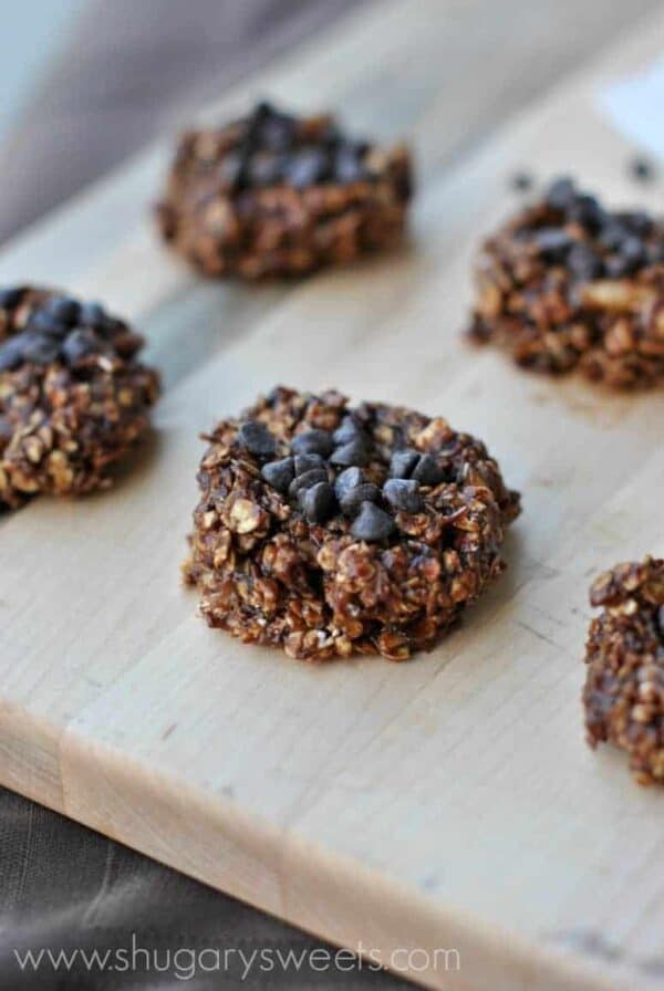 Skinny No Bake Cookies: made with banana, oatmeal, chocolate, peanut butter and they taste absolutely amazing!!! #nobake #skinny