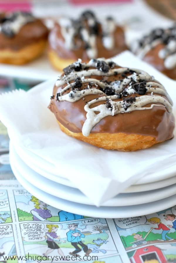 Cookies 'n Cream Donuts: easy fried donuts using Pillsbury Grands, ready in 30 minutes, topped with chocolate and oreos!