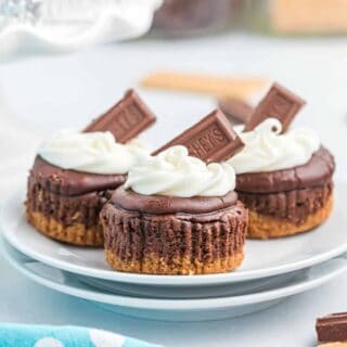 Next time you're craving S'mores, try making these individual S'more Cheesecakes! Mini cheesecakes are easy to serve with all the flavor of S'more. No campfire needed!