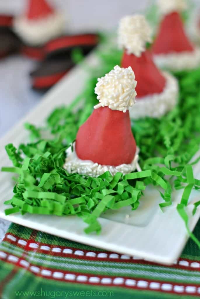 Santa Hat OREO cookie balls: spread some holiday cheer with this easy recipe! #cookieballs