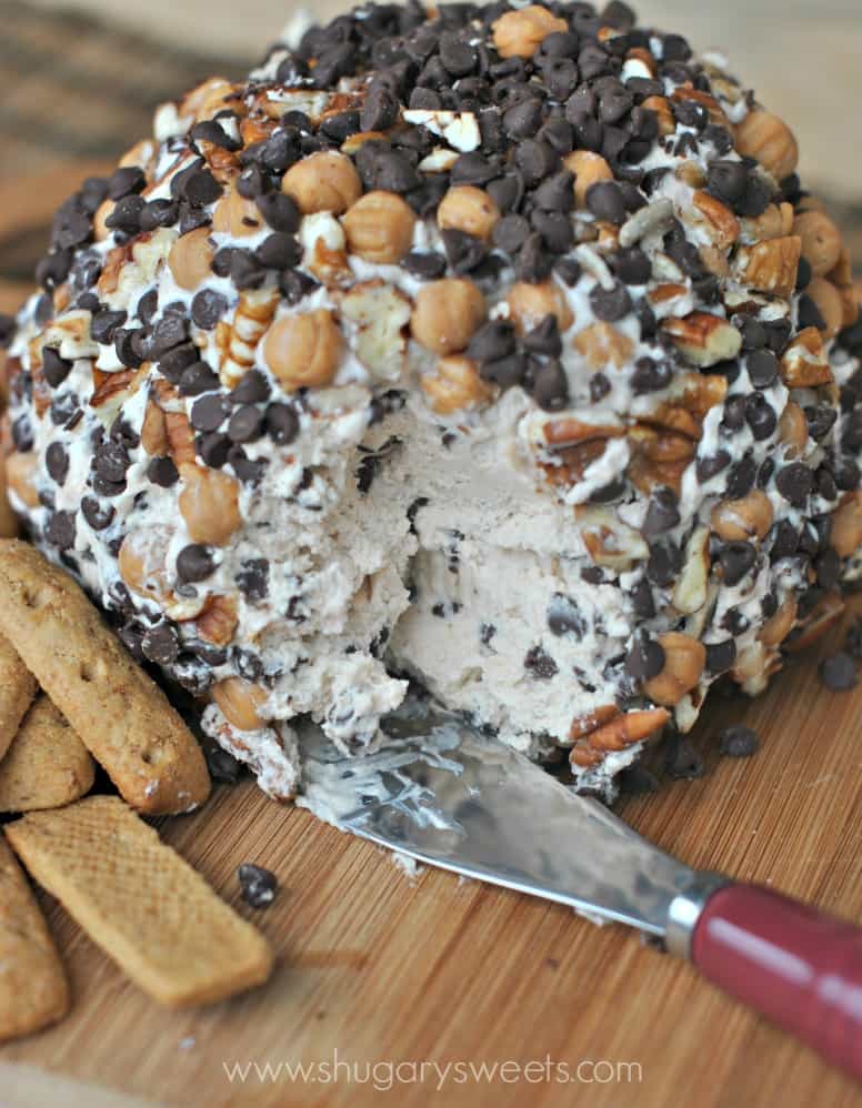 Turtle Cheeseball: caramel, pecans and chocolate chips around a sweet cheeseball