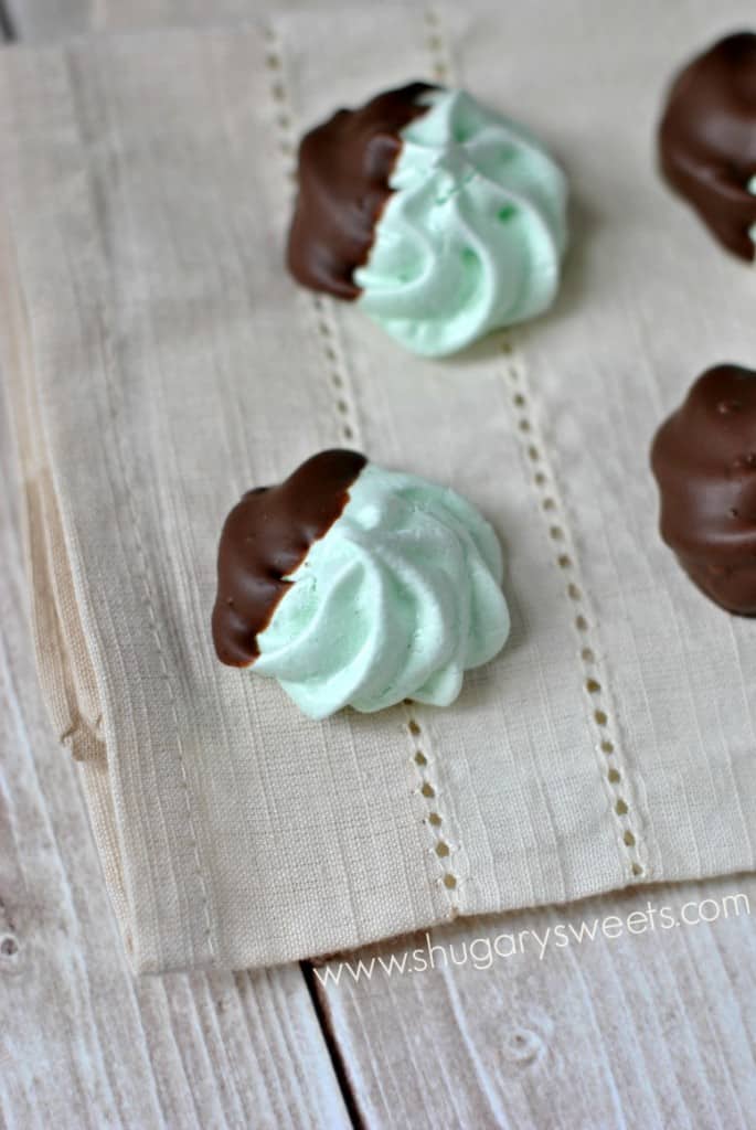 Chocolate Mint Meringues: a no fail recipe for making beautiful, delicious meringue cookies!