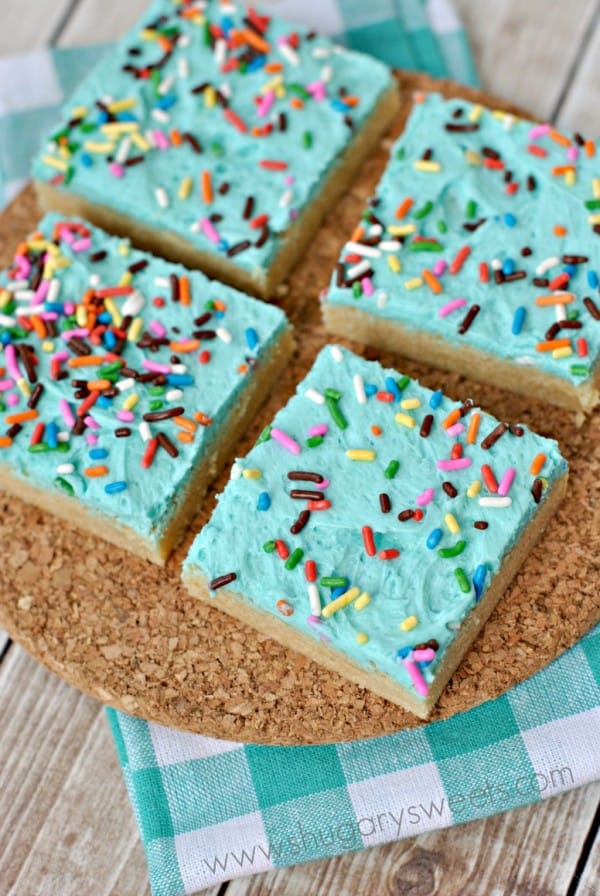 Frosted Sugar Cookie Bars: chewy sugar cookies topped with a creamy buttercream frosting!