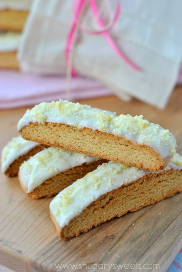 Lemon Biscotti: breakfast cookies, does it get much better than that? #lemon #biscotti