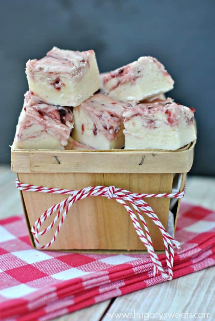 White Chocolate Raspberry Fudge: creamy white chocolate fudge with a swirl of raspberry preserves!