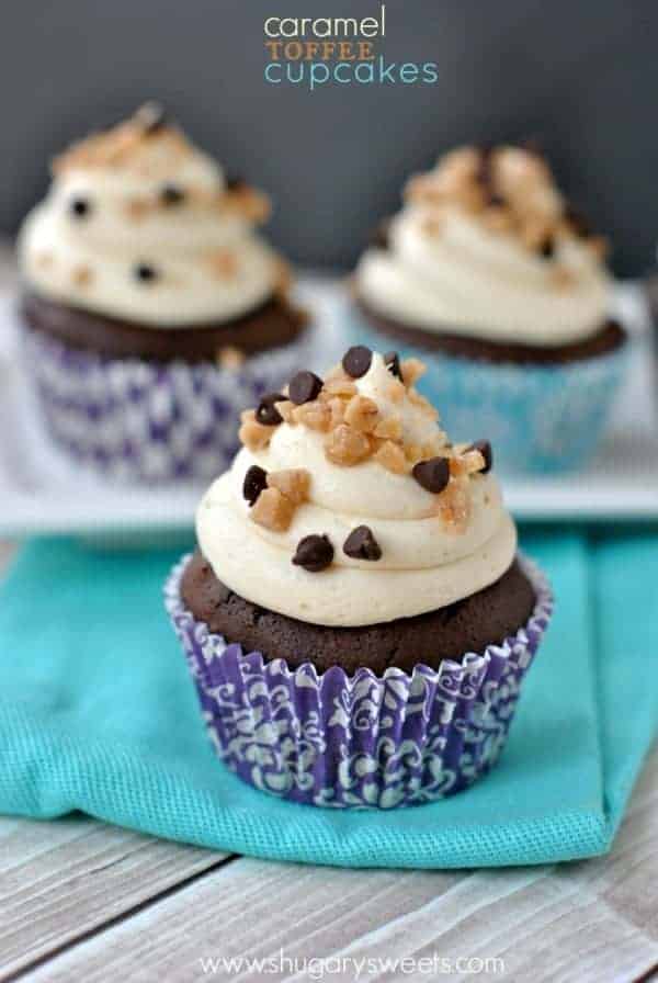 Chocolate cupcakes {caramel toffee frosting}