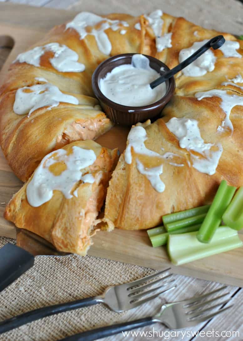 Buffalo Chicken Ring: delicious dinner or game day snack! Be sure to make the blue cheese dressing to serve too! #OnlyPhiladelphia