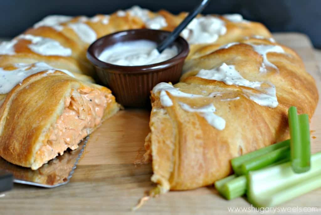 Buffalo Chicken Ring: delicious dinner or game day snack! Be sure to make the blue cheese dressing to serve too! #OnlyPhiladelphia