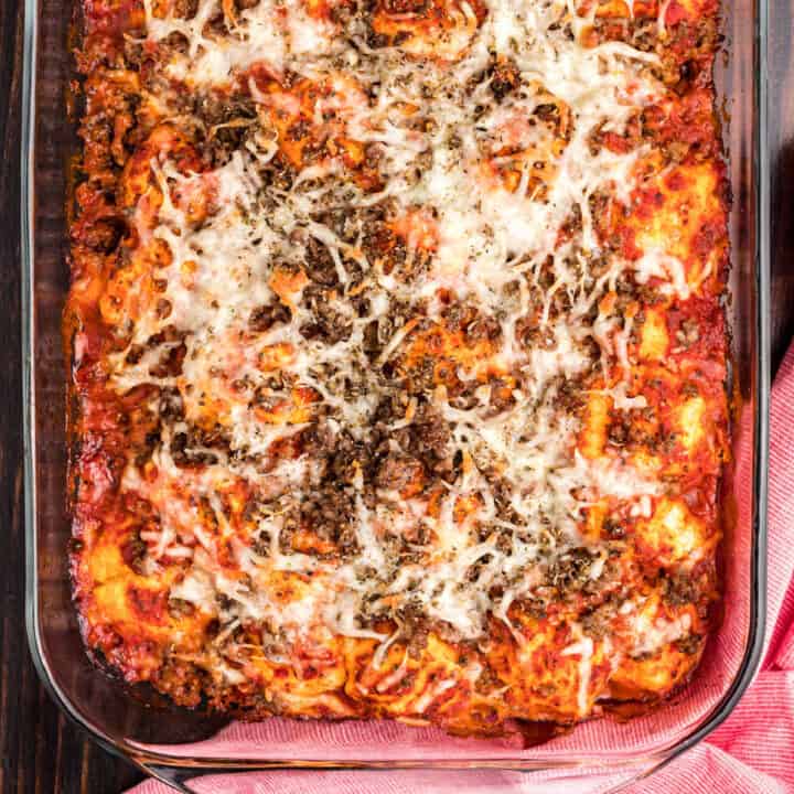 Looking for a delicious, make ahead meal? This Sausage Pizza Bake inspired by Pillsbury Bubble Up Pizza Casserole, is the answer to your busy weeknight schedule!