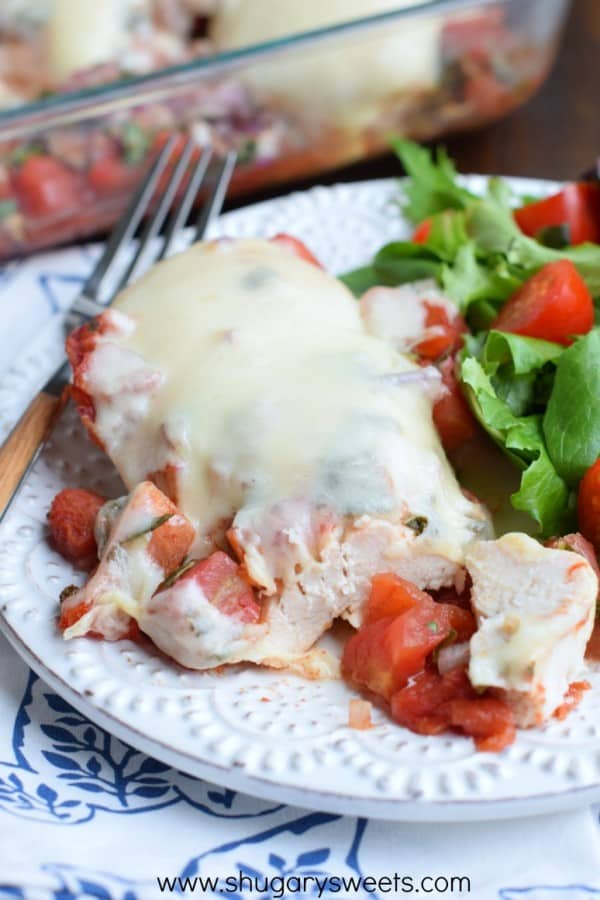 Baked Margherita Chicken: easy to prepare and makes a delicious dinner idea! Serve with salad or pasta!