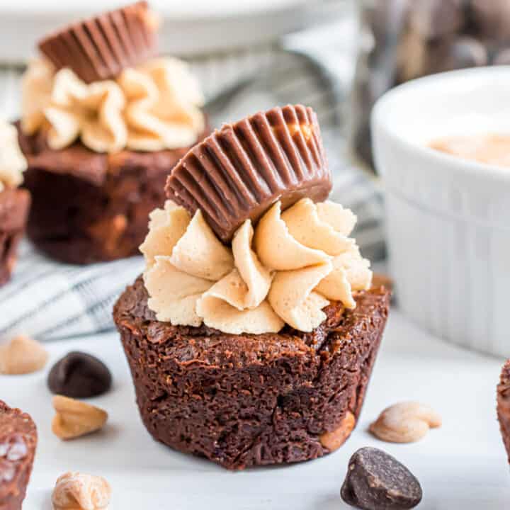 Love chocolate and peanut butter together? These delicious Peanut Butter Brownie Bites are fudgy brownies with peanut butter frosting and a Reese's peanut butter cup on top.