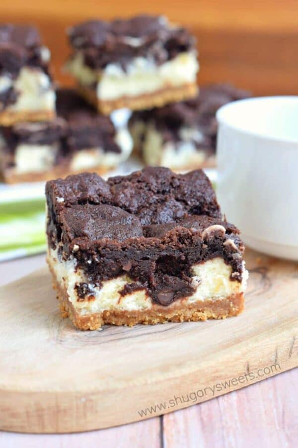 Chocolate Cheesecake Bars: graham cracker crust, creamy vanilla cheesecake and chocolate cookie crunch on top make these the perfect dessert!