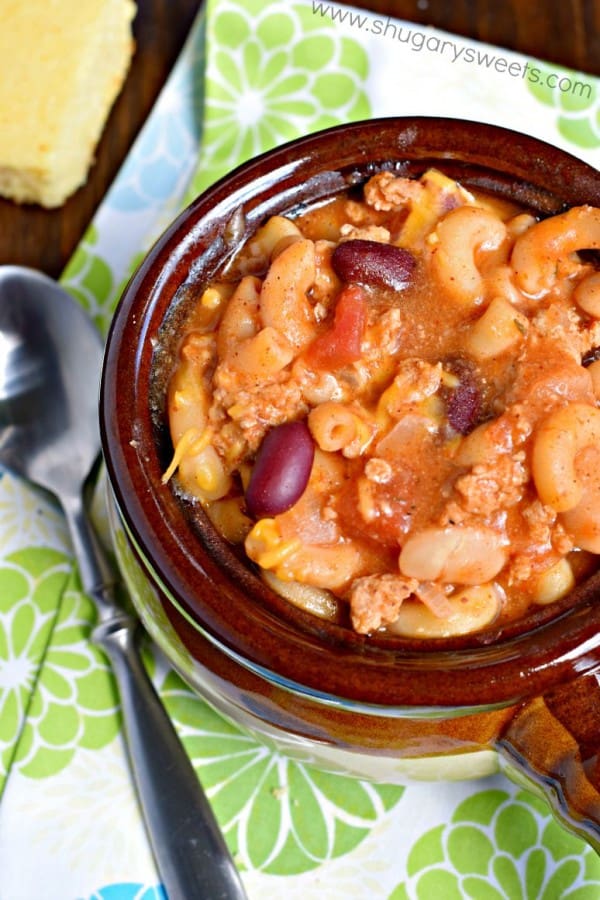 In just 30 minutes, you can have this easy, healthy ONE POT Chili Mac on your dinner table. Perfect for busy nights!