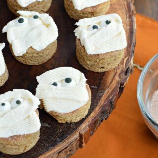 Blondie bites with snickerdoodle flavor, vanilla frosting, and candy eyes to make it look like a mummy.