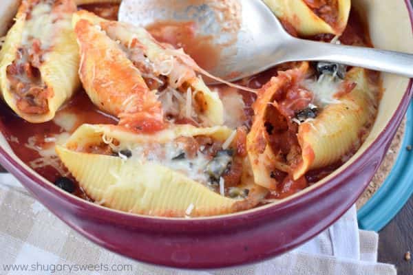 If you love easy, delicious dinner ideas, these Pizza Stuffed Pasta Shells are for you! All the great flavor of a pizza, in a make ahead (freezer friendly) pasta dish!