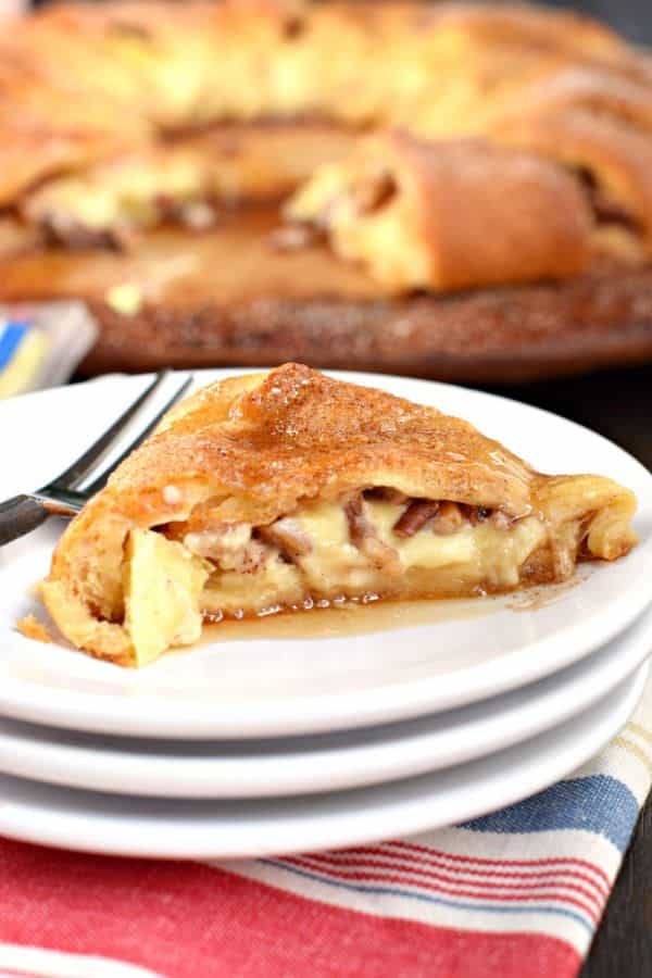 This Apple Cheesecake Ring is the perfect holiday breakfast, or serve it to your family for brunch! You'll love the flaky crescent roll crust, the sweet cheesecake filling and the crunch of apples!