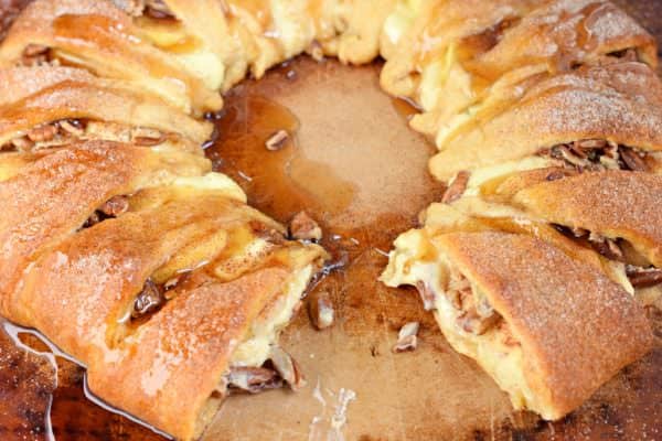 This Apple Cheesecake Ring is the perfect holiday breakfast, or serve it to your family for brunch! You'll love the flaky crescent roll crust, the sweet cheesecake filling and the crunch of apples!