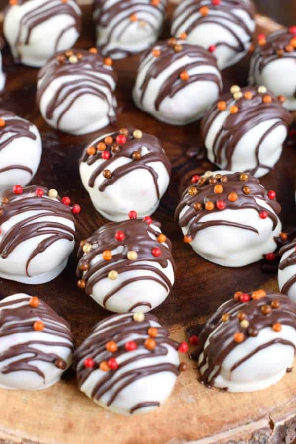 Red Velvet Cake Balls with cream cheese frosting, dunked in sweet white chocolate are the perfect Fall treat! Endless possibilities!