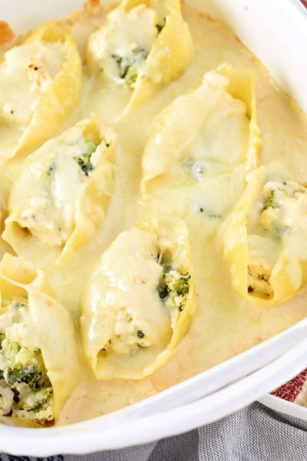 You'll love these easy, freezer friendly Chicken Alfredo Stuffed Shells. The perfect weeknight dinner recipe with chicken, cheese, broccoli and alfredo sauce all stuffed in a pasta shell!