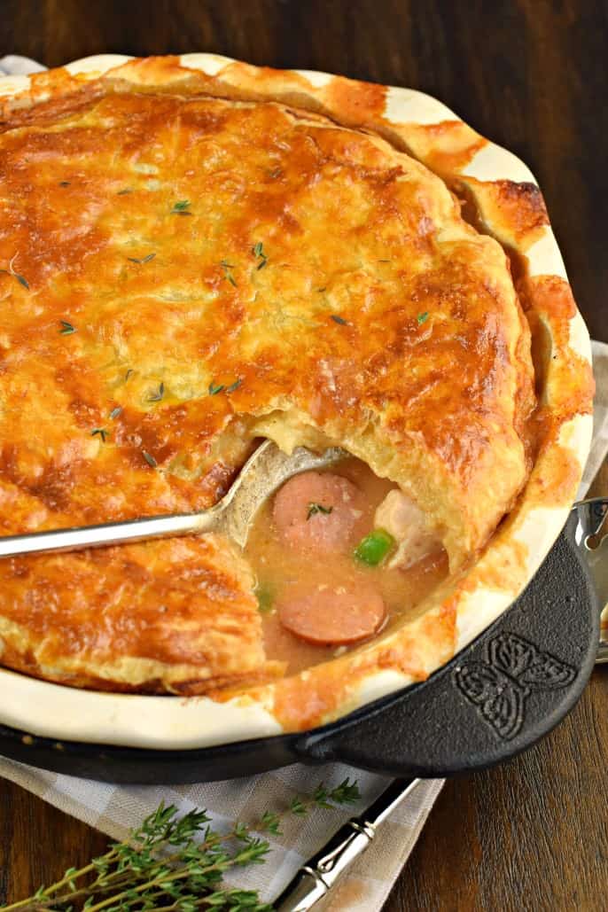 Spoonful of jambalaya pot pie in a pie plate.