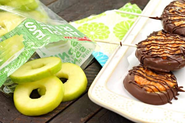 Capture the delicious chocolate, caramel, and coconut flavor of your favorite cookie in this fun, Caramel Apple Ring Pops recipe! Great for snacking, dessert, or bake sales!