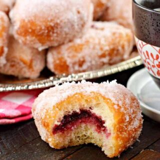 Jam filled Doughnuts #breakfast #doughnuts #donuts #princesscruises #ad #pastries #fromscratch #bakingrecipes