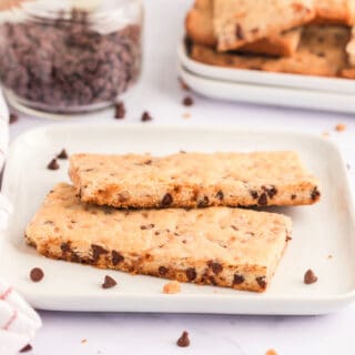Delicious, buttery Chocolate Chip Toffee Shortbread Cookies recipe. Perfect to bake and share, or freeze for later! Packed with chocolate chips and toffee bits, these melt in your mouth cookies are fantastic.