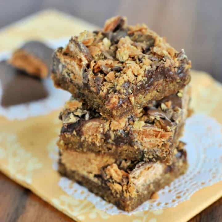 Butterfinger Fudge Cookie Bars are peanut butter cookies, topped with a soft chocolate fudge layer and crushed Butterfingers. A decadent combo of sweet, nutty, crunchy flavors no one can resist!