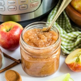 Looking for a fresh bowl of homemade applesauce for dinner tonight? This Instant Pot Applesauce recipe is super quick and easy!