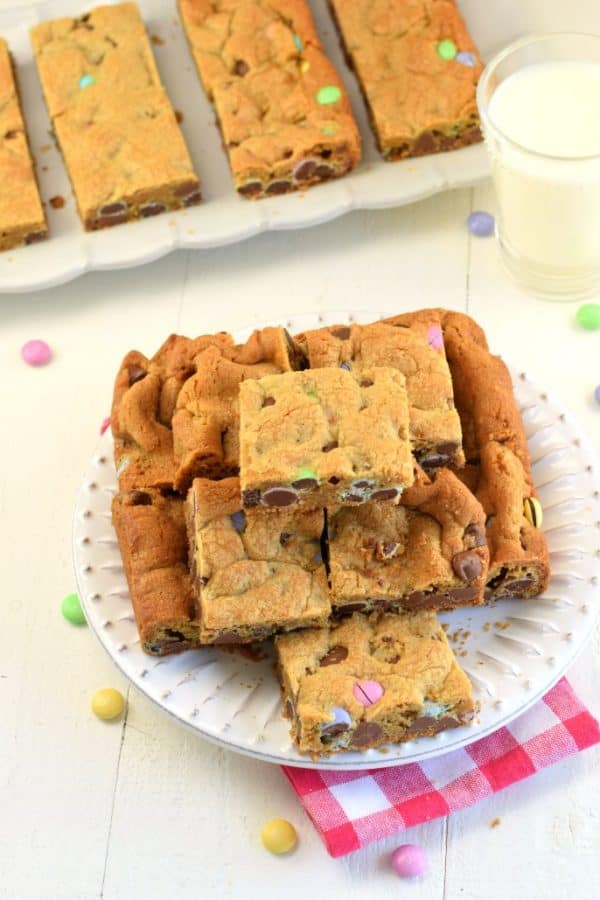 Soft and chewy M&M's Cookie Bars. Packed with brown sugar and chocolate, you won't be able to resist these cookie bars!