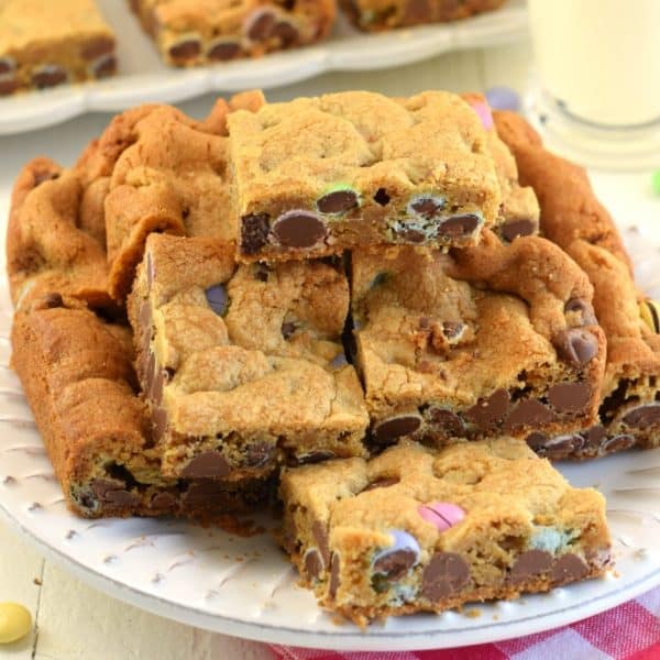 Soft and chewy M&M's Cookie Bars. Packed with brown sugar and chocolate, you won't be able to resist these cookie bars!