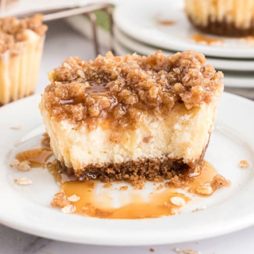 Mini apple cheesecake with streusel and caramel.