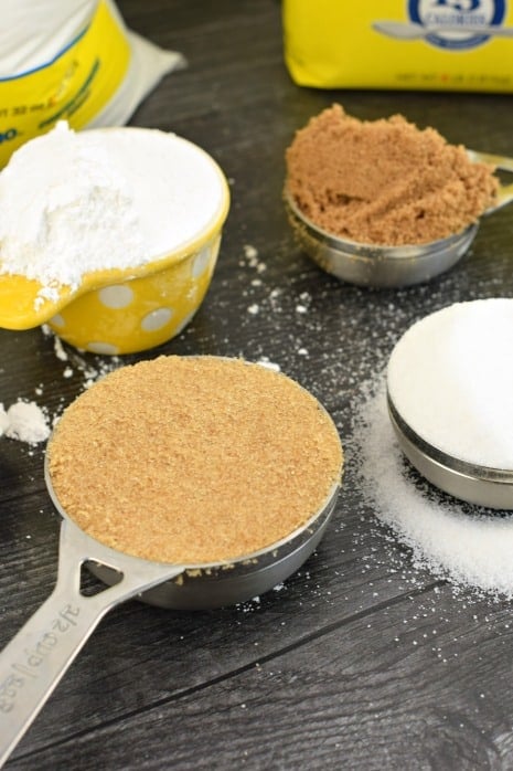 What is the difference between white and brown sugar? Can I substitute one type of sugar for another? What is the best way to measure sugar? The answer to these and other burning questions right here!