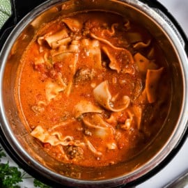 A comfort food that comes together quickly? This hearty Instant Pot Lasagna Soup recipe is packed with all the classic flavors without the work!