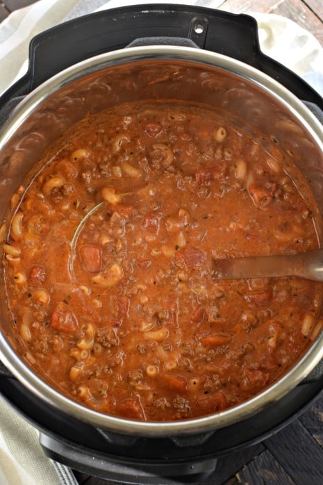 Beefy chili mac in an instant pot pressure cooker.